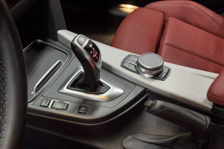 Used BMW 3 Series 2017 330i M Sport Edition Gear Lever