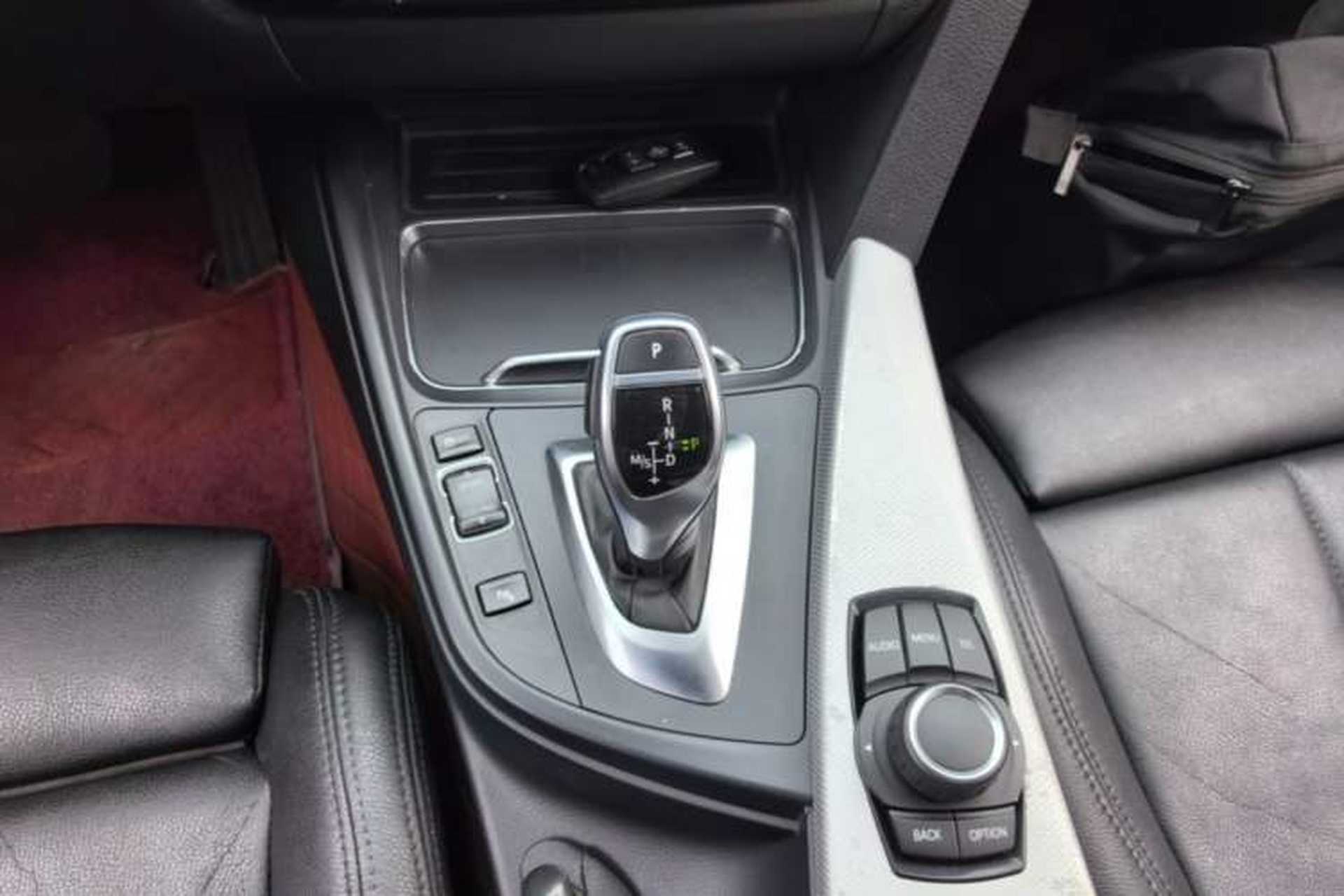 Used BMW 3 Series 2017 320i M Sport Gear Lever