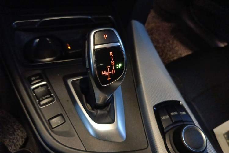 Used BMW 3 Series 2017 320i M Sport Gear Lever