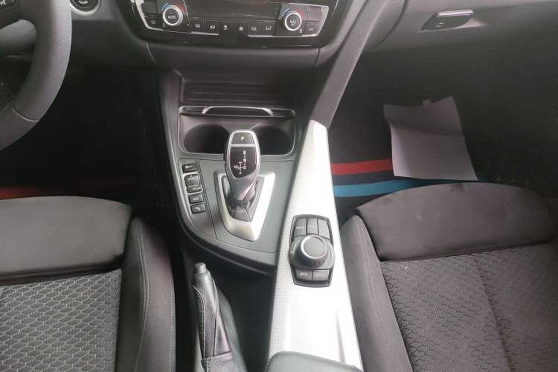 Used BMW 3 Series 2017 320i M Sport Gear Lever