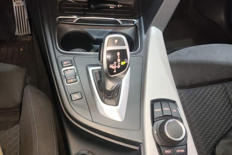 Used BMW 3 Series 2017 320i M Sport Gear Lever