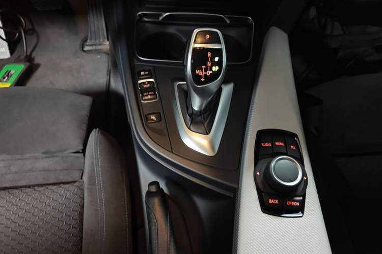Used BMW 3 Series 2017 320i M Sport Gear Lever