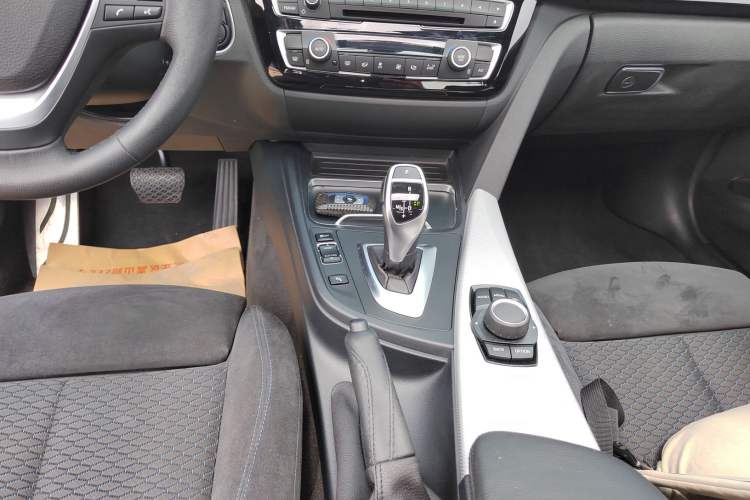 Used BMW 3 Series 2017 320i M Sport Gear Lever