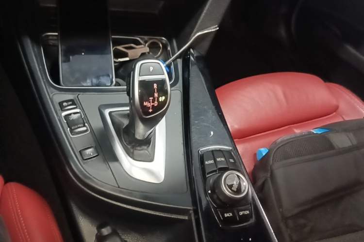Used BMW 3 Series 2017 320i M Sport Gear Lever