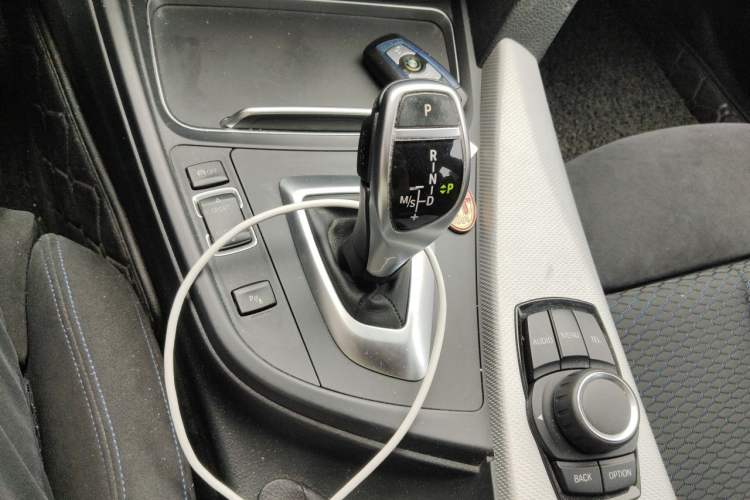 Used BMW 3 Series 2017 320i M Sport Gear Lever