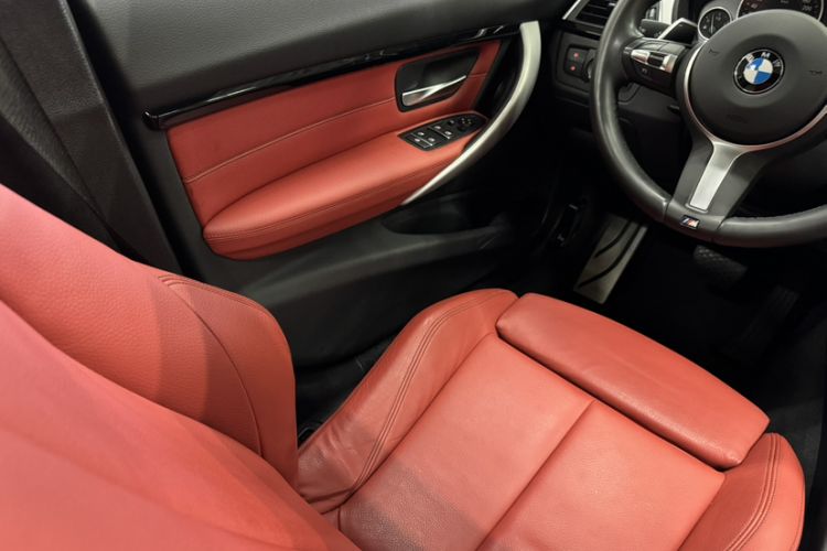 Used BMW 3 Series 2017 330i M Sport Edition Interior 1
