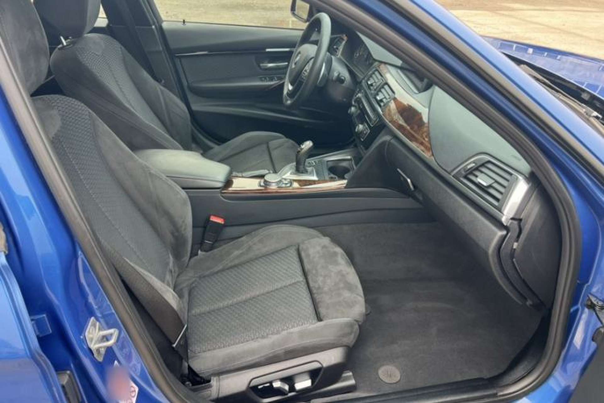 Used BMW 3 Series 2017 320i M Sport Interior 1
