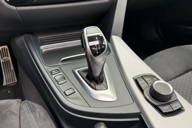 Used BMW 3 Series 2017 320i M Sport Interior 1