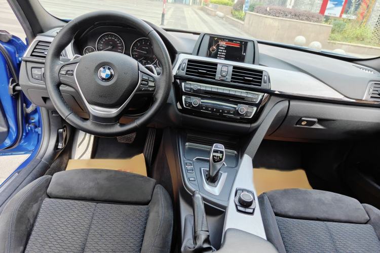 Used BMW 3 Series 2017 320i M Sport Interior 1