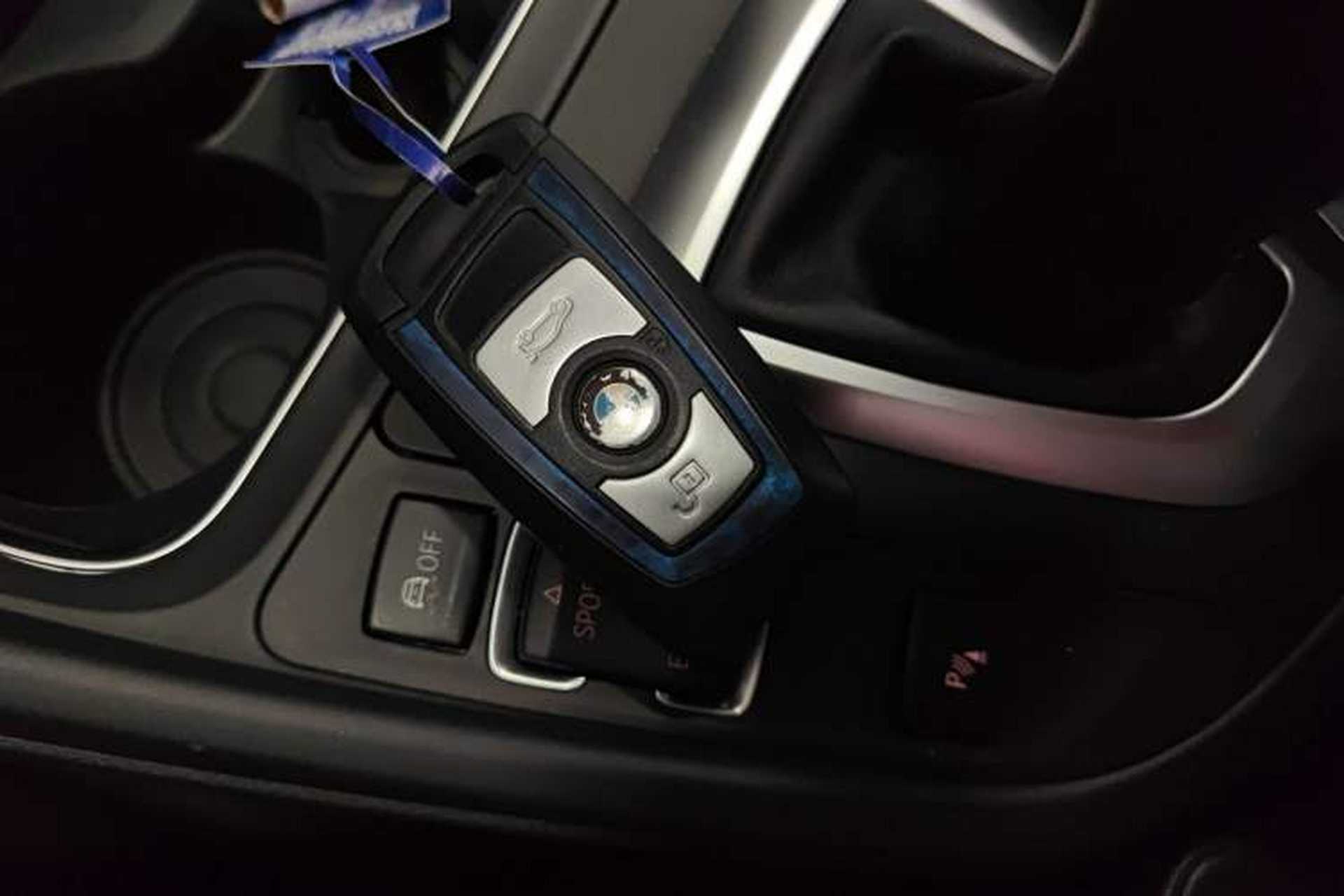 Used BMW 3 Series 2017 320i M Sport Interior 1