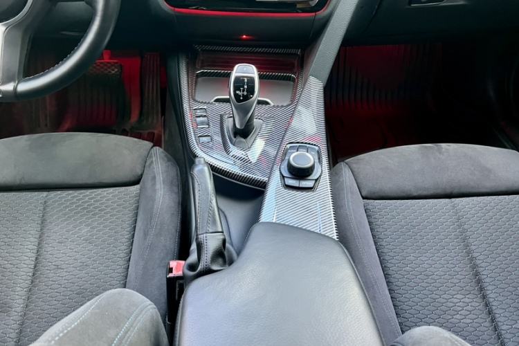 Used BMW 3 Series 2017 320i M Sport Interior 1