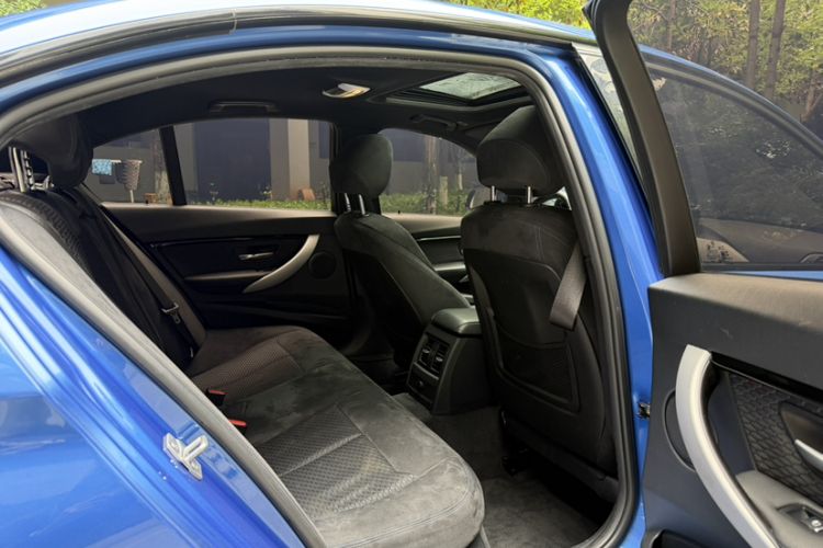 Used BMW 3 Series 2017 320i M Sport Interior 1