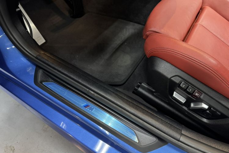 Used BMW 3 Series 2017 330i M Sport Edition Interior 10
