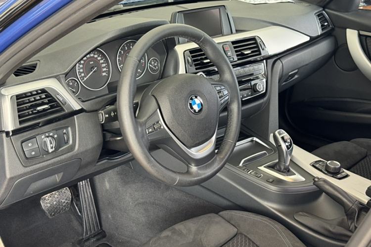 Used BMW 3 Series 2017 320i M Sport Interior 10
