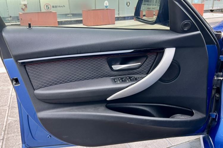 Used BMW 3 Series 2017 320i M Sport Interior 10