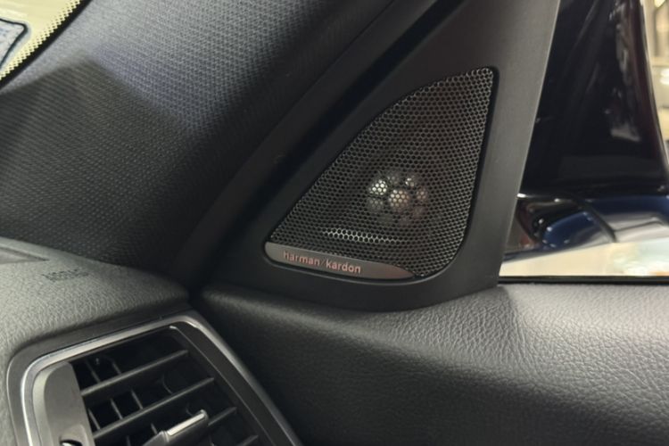 Used BMW 3 Series 2017 330i M Sport Edition Interior 11
