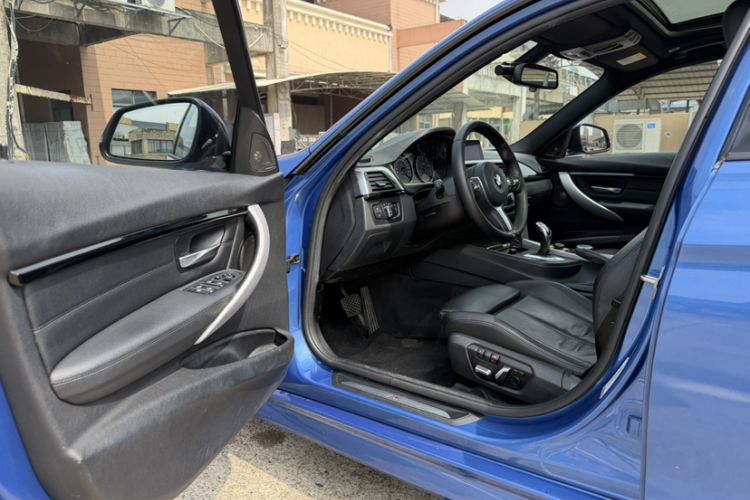 Used BMW 3 Series 2017 330i M Sport Edition Interior 12