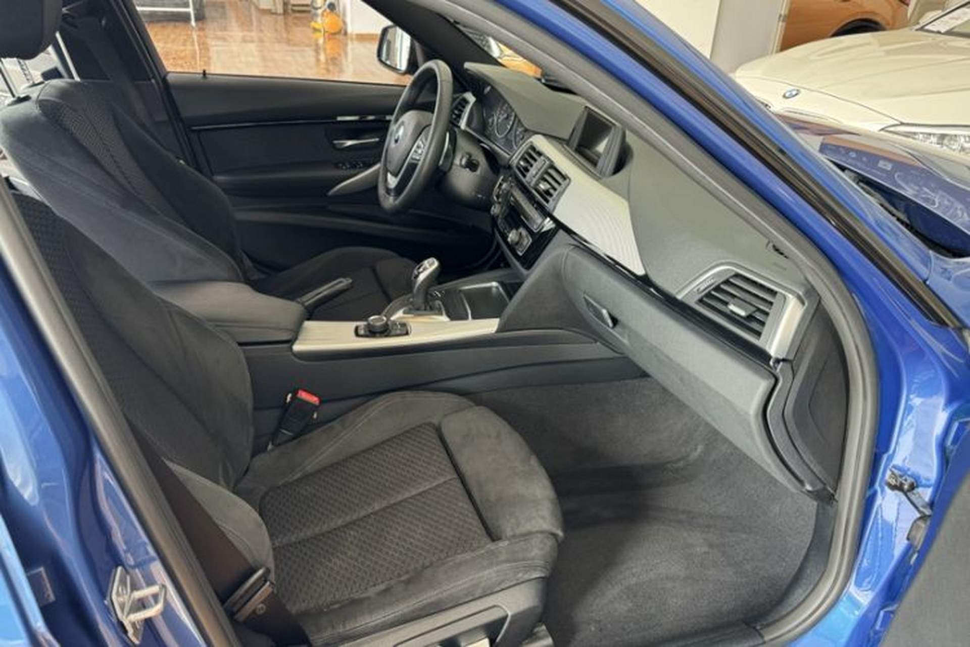 Used BMW 3 Series 2017 320i M Sport Interior 13