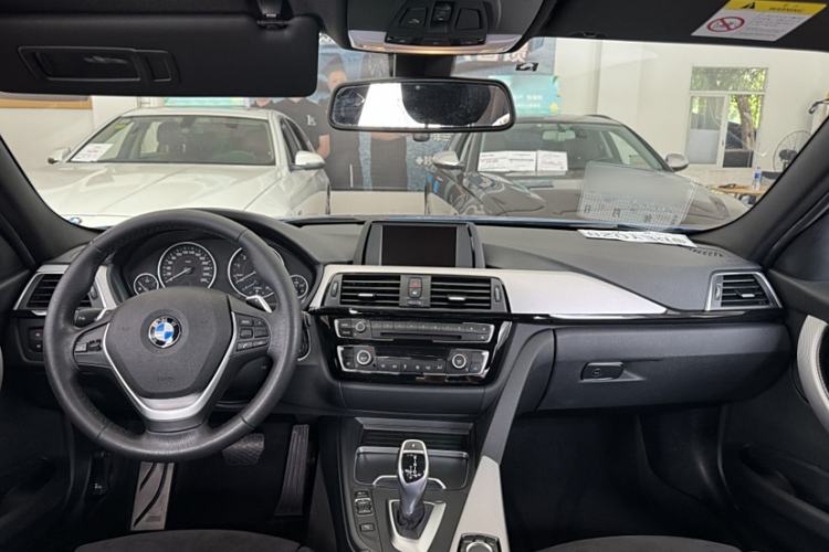 Used BMW 3 Series 2017 320i M Sport Interior 14