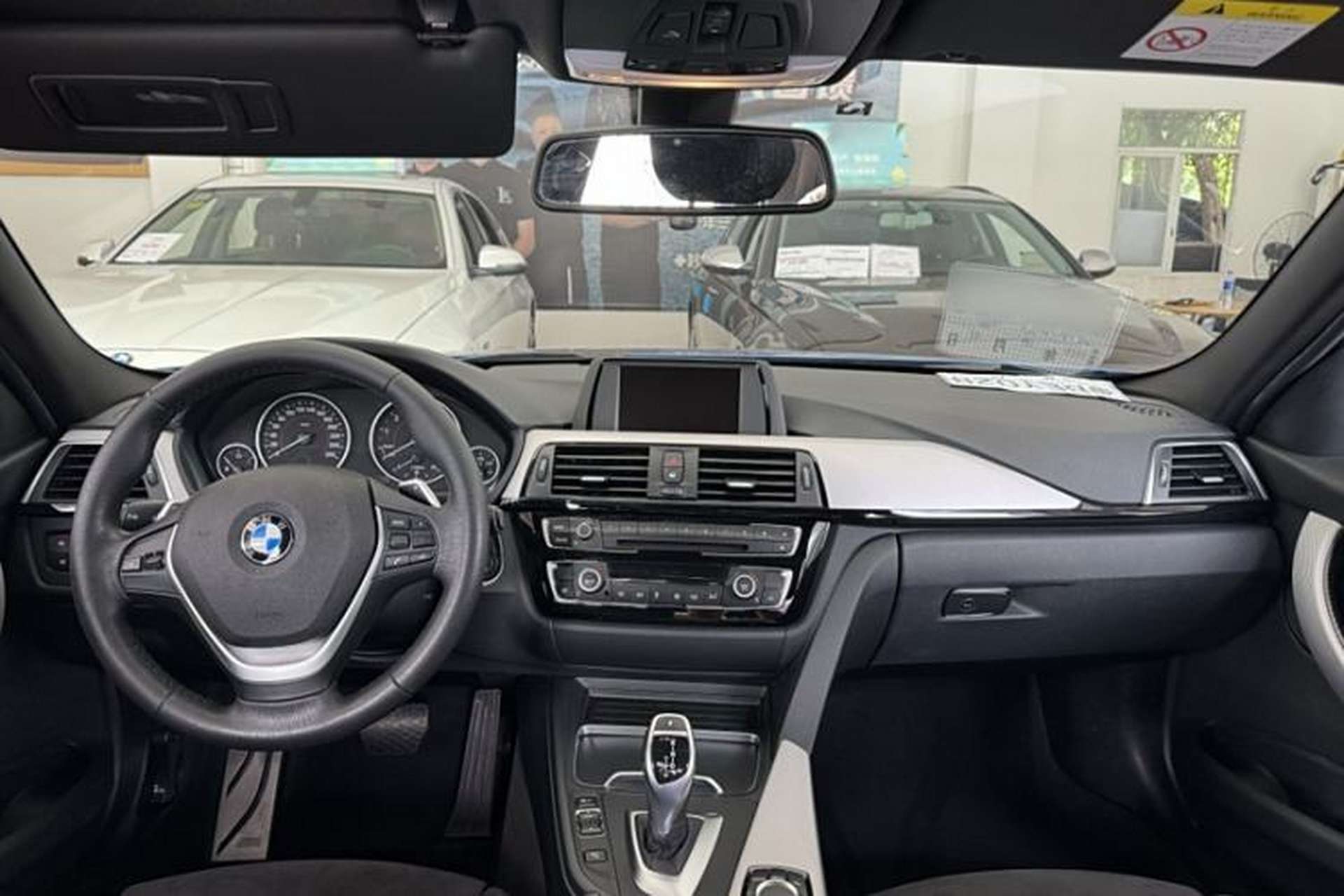 Used BMW 3 Series 2017 320i M Sport Interior 14