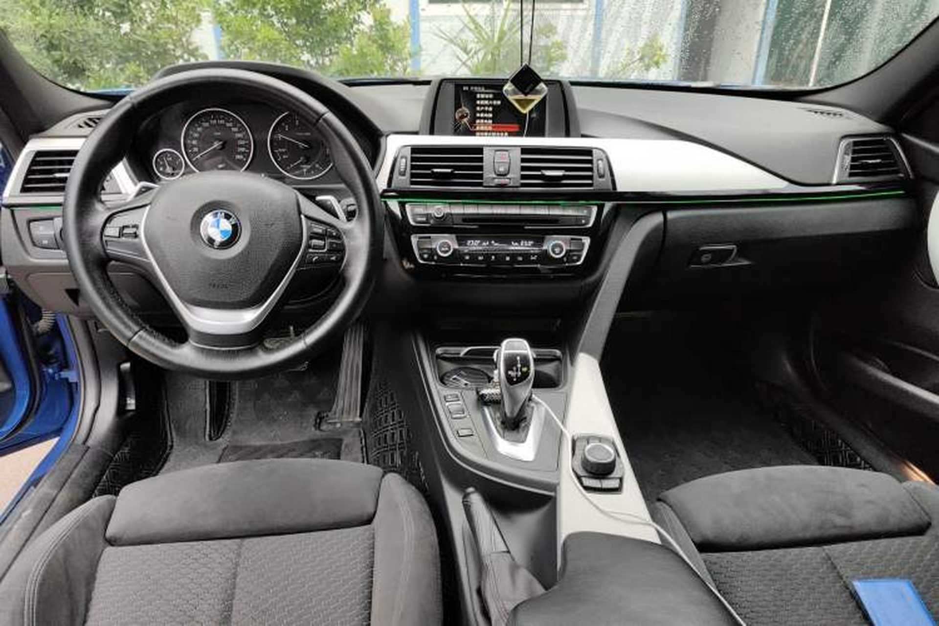 Used BMW 3 Series 2017 320i M Sport Interior 2