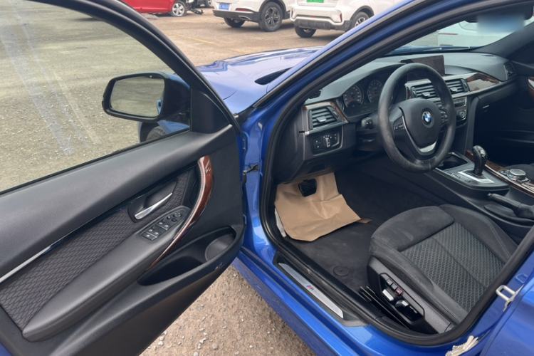 Used BMW 3 Series 2017 320i M Sport Interior 2