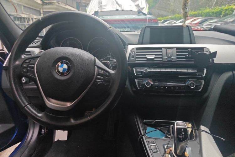 Used BMW 3 Series 2017 320i M Sport Interior 2
