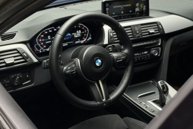 Used BMW 3 Series 2017 320i M Sport Interior 2