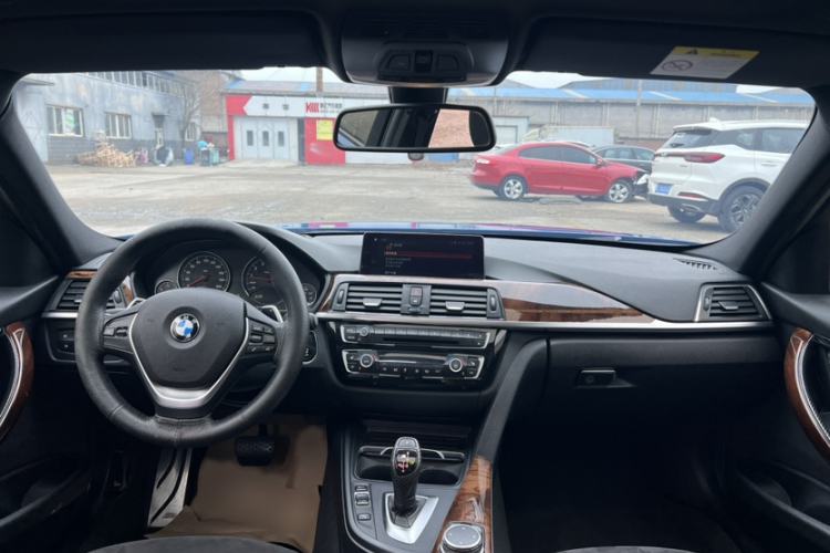 Used BMW 3 Series 2017 320i M Sport Interior 3