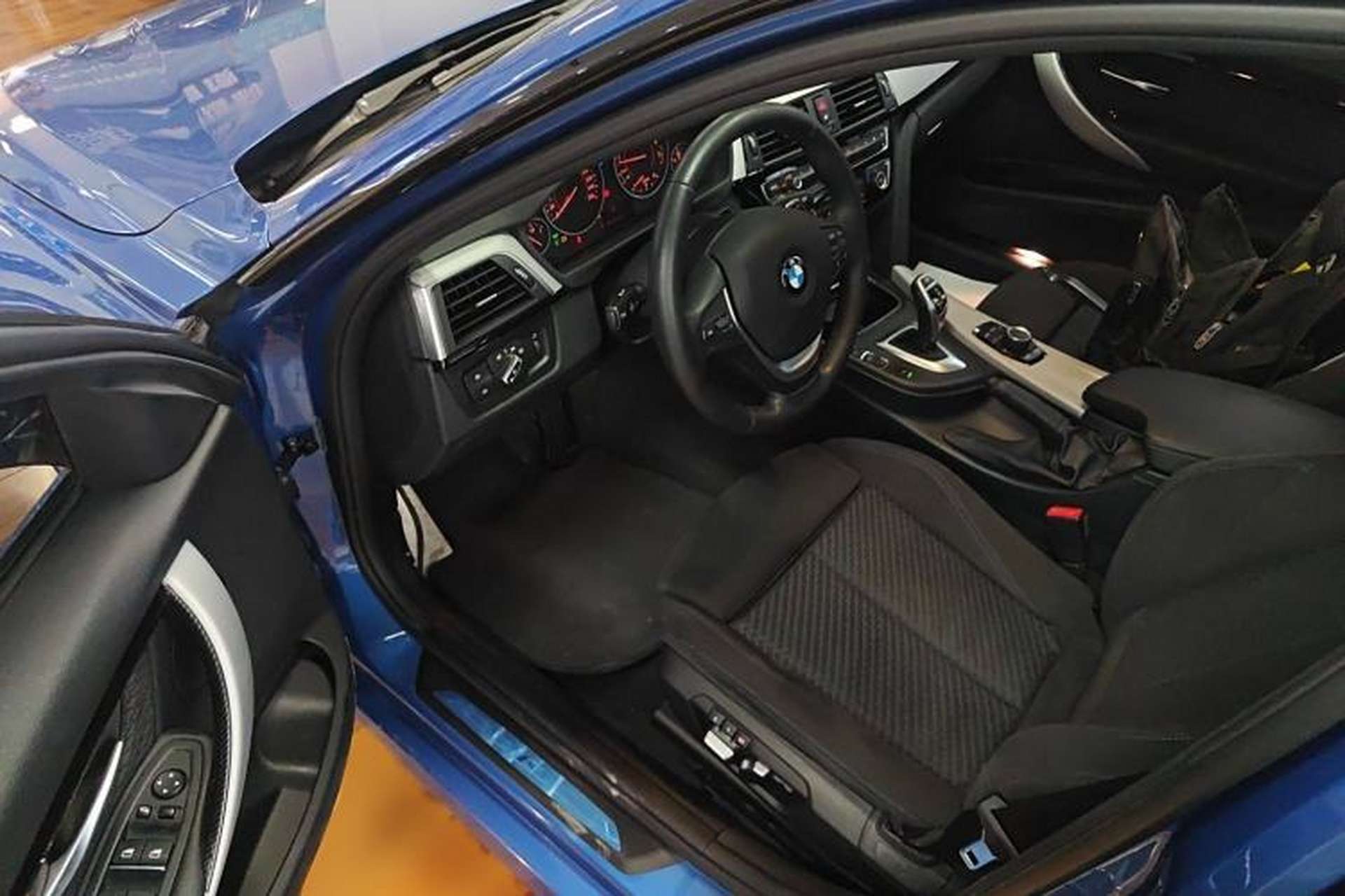 Used BMW 3 Series 2017 320i M Sport Interior 3