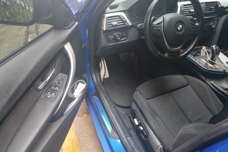 Used BMW 3 Series 2017 320i M Sport Interior 3