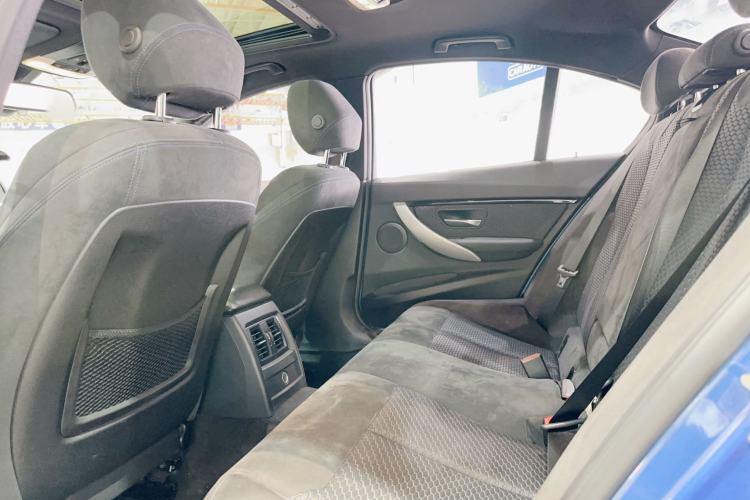 Used BMW 3 Series 2017 320i M Sport Interior 4