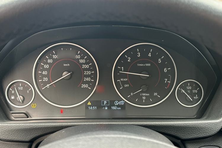 Used BMW 3 Series 2017 320i M Sport Interior 4