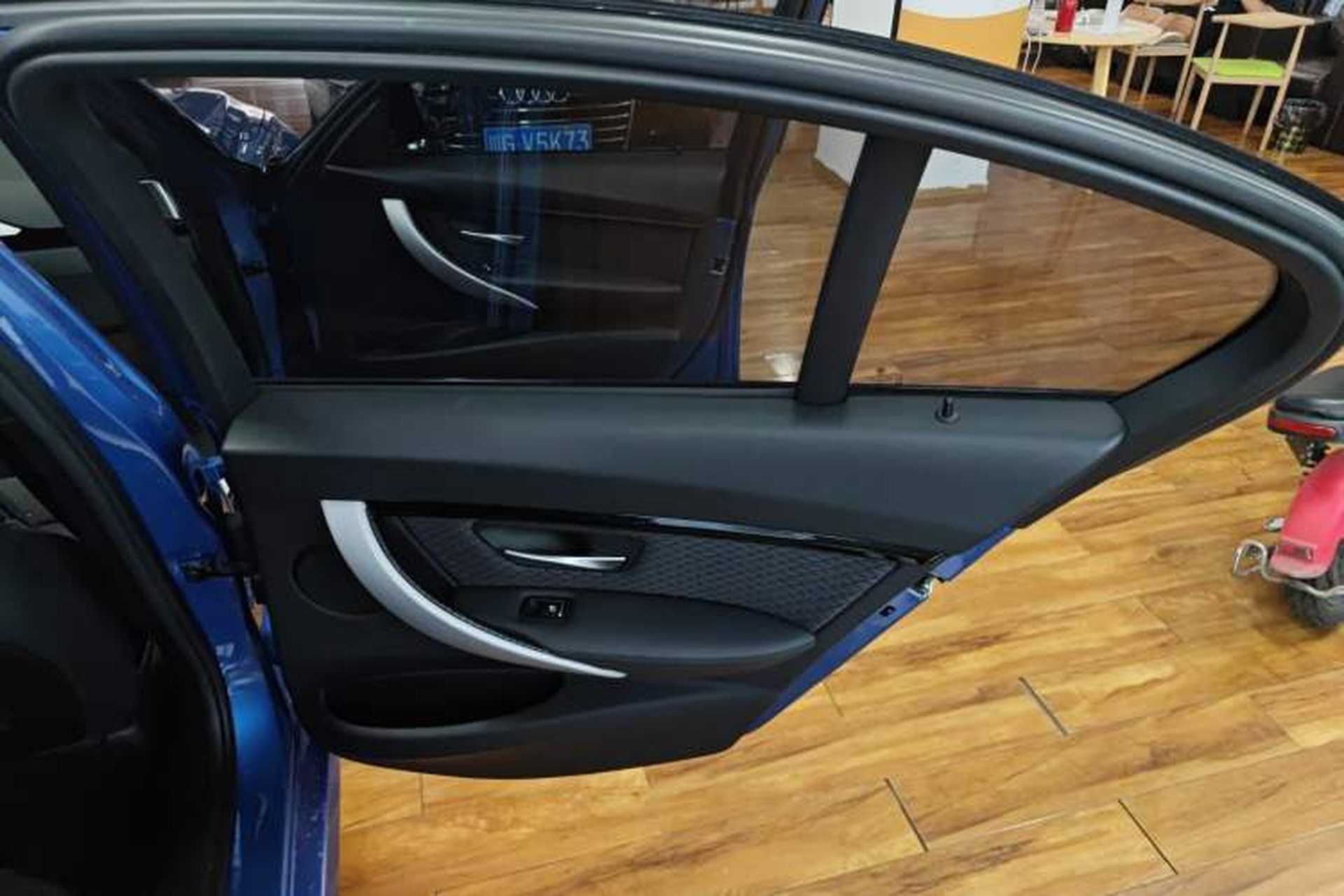 Used BMW 3 Series 2017 320i M Sport Interior 6