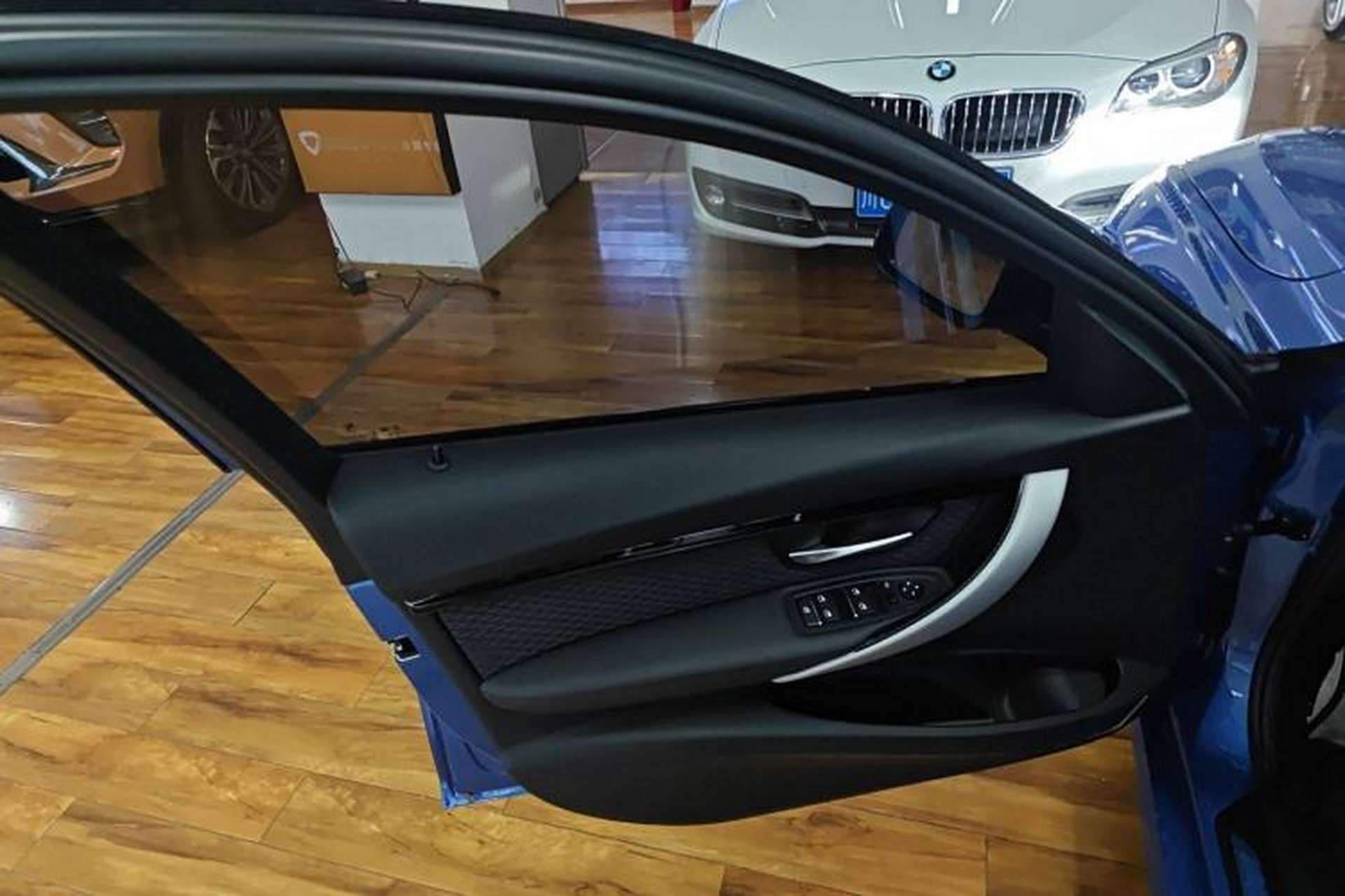 Used BMW 3 Series 2017 320i M Sport Interior 7