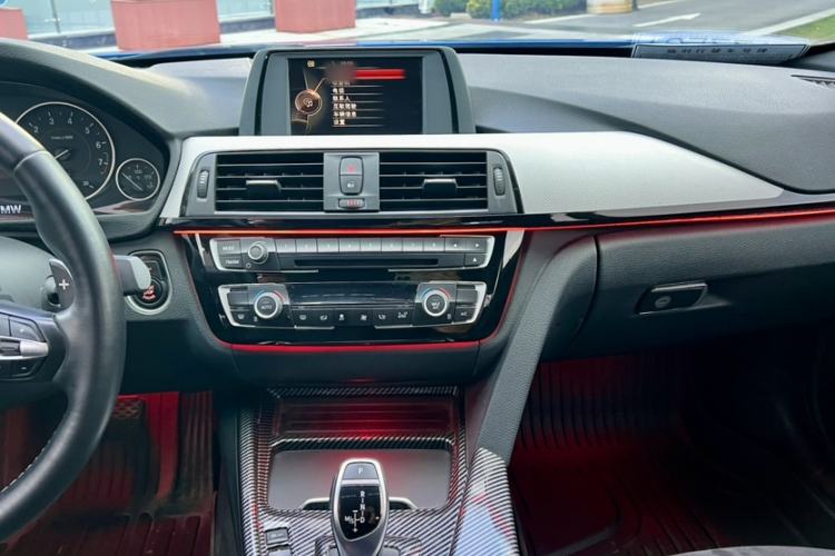 Used BMW 3 Series 2017 320i M Sport Interior 7