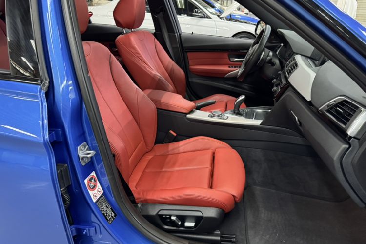 Used BMW 3 Series 2017 330i M Sport Edition Interior 8