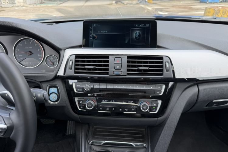 Used BMW 3 Series 2017 330i M Sport Edition Interior 8