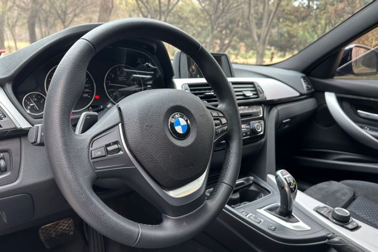 Used BMW 3 Series 2017 320i M Sport Interior 8