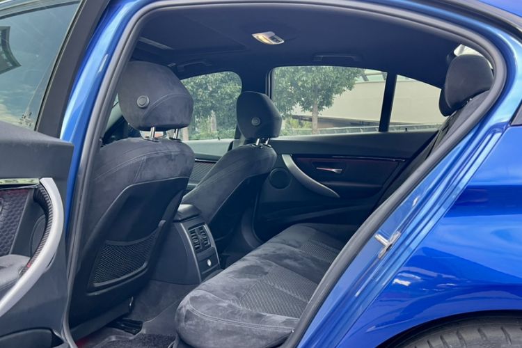 Used BMW 3 Series 2017 320i M Sport Interior 9