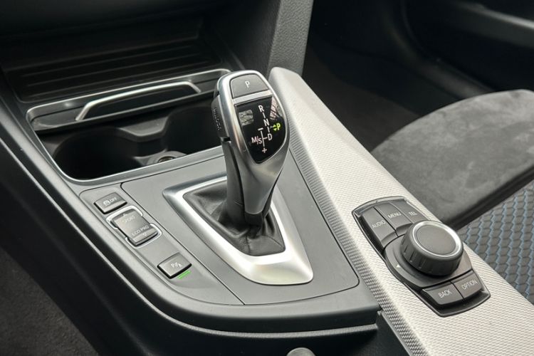 Used BMW 3 Series 2017 320i M Sport Interior 9
