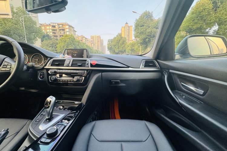 Used BMW 3 Series 2017 320Li Fashion Model Interior 9