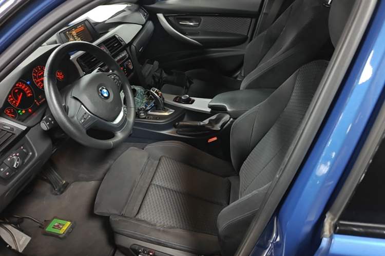 Used BMW 3 Series 2017 320i M Sport Left Front Seat