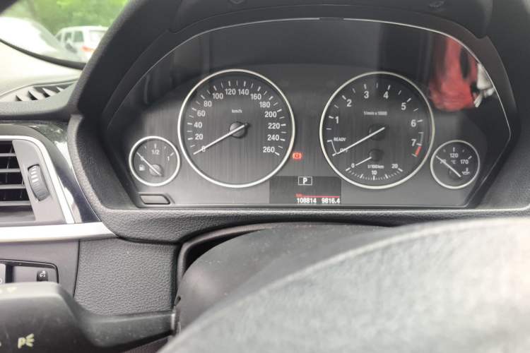 Used BMW 3 Series 2017 320Li Fashion Model Odometer Close Up