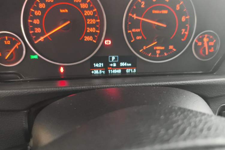 Used BMW 3 Series 2017 320i M Sport Odometer Close Up
