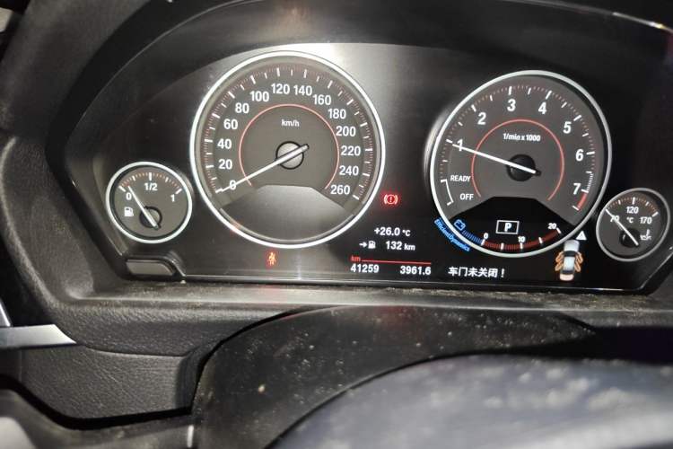 Used BMW 3 Series 2017 320Li M Sport Edition Odometer Close Up