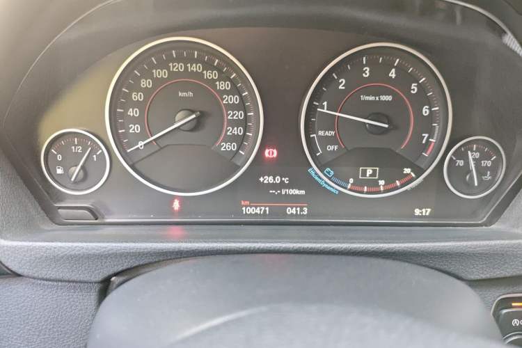 Used BMW 3 Series 2017 320i M Sport Odometer Close Up