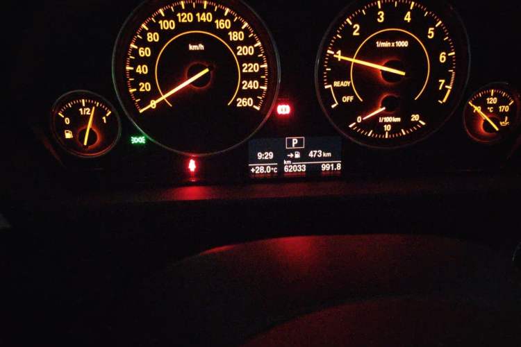 Used BMW 3 Series 2017 320i M Sport Odometer Close Up