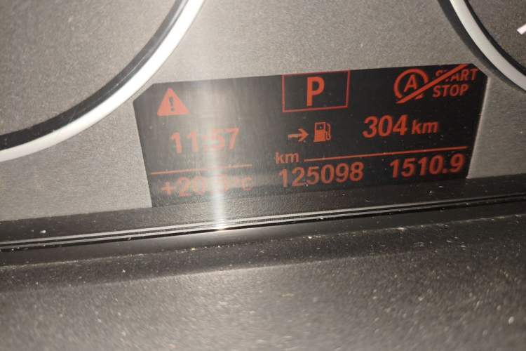 Used BMW 3 Series 2017 320i M Sport Odometer Close Up