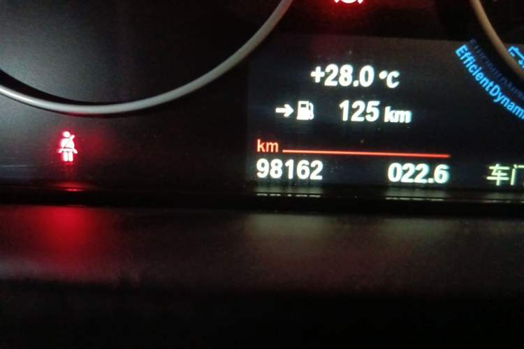 Used BMW 3 Series 2017 320i M Sport Odometer Close Up